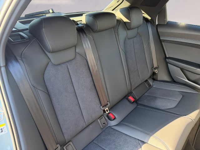 AUDI A1 Sportback 35 TFSI S Line S-tronic-image-17