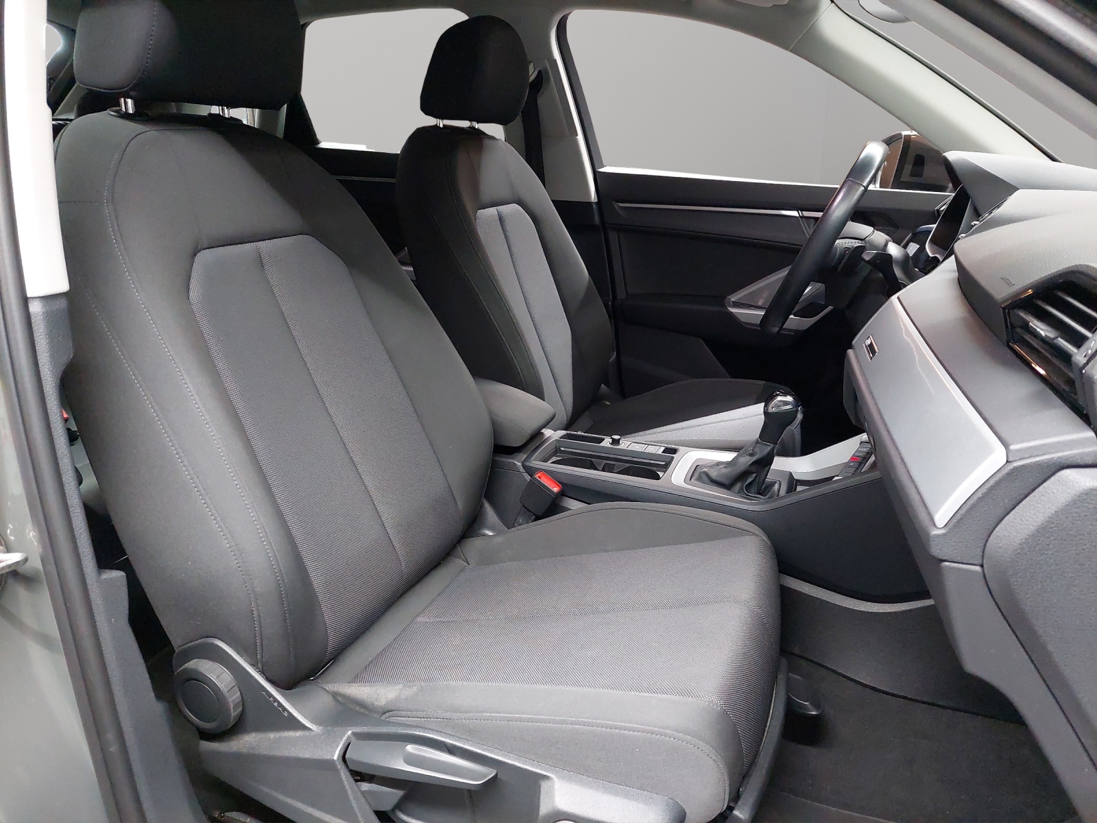 AUDI Q3 35 TFSI Attraction S-tronic-image-8