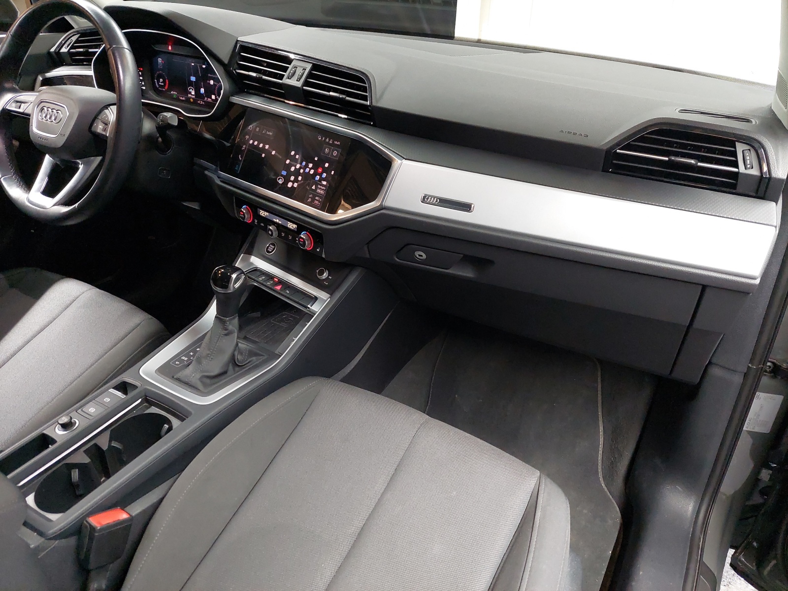 AUDI Q3 35 TFSI Attraction S-tronic-image-9