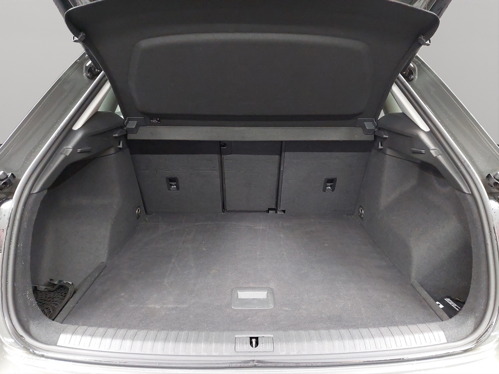 AUDI Q3 35 TFSI Attraction S-tronic-image-10