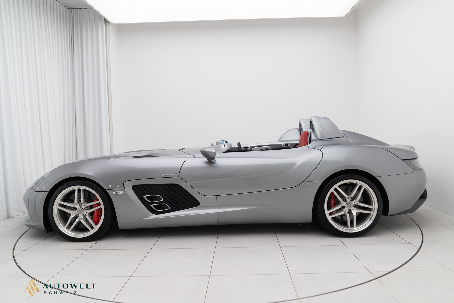 MERCEDES-BENZ McLaren Stirling Moss 1 of 75-showroom-element-1