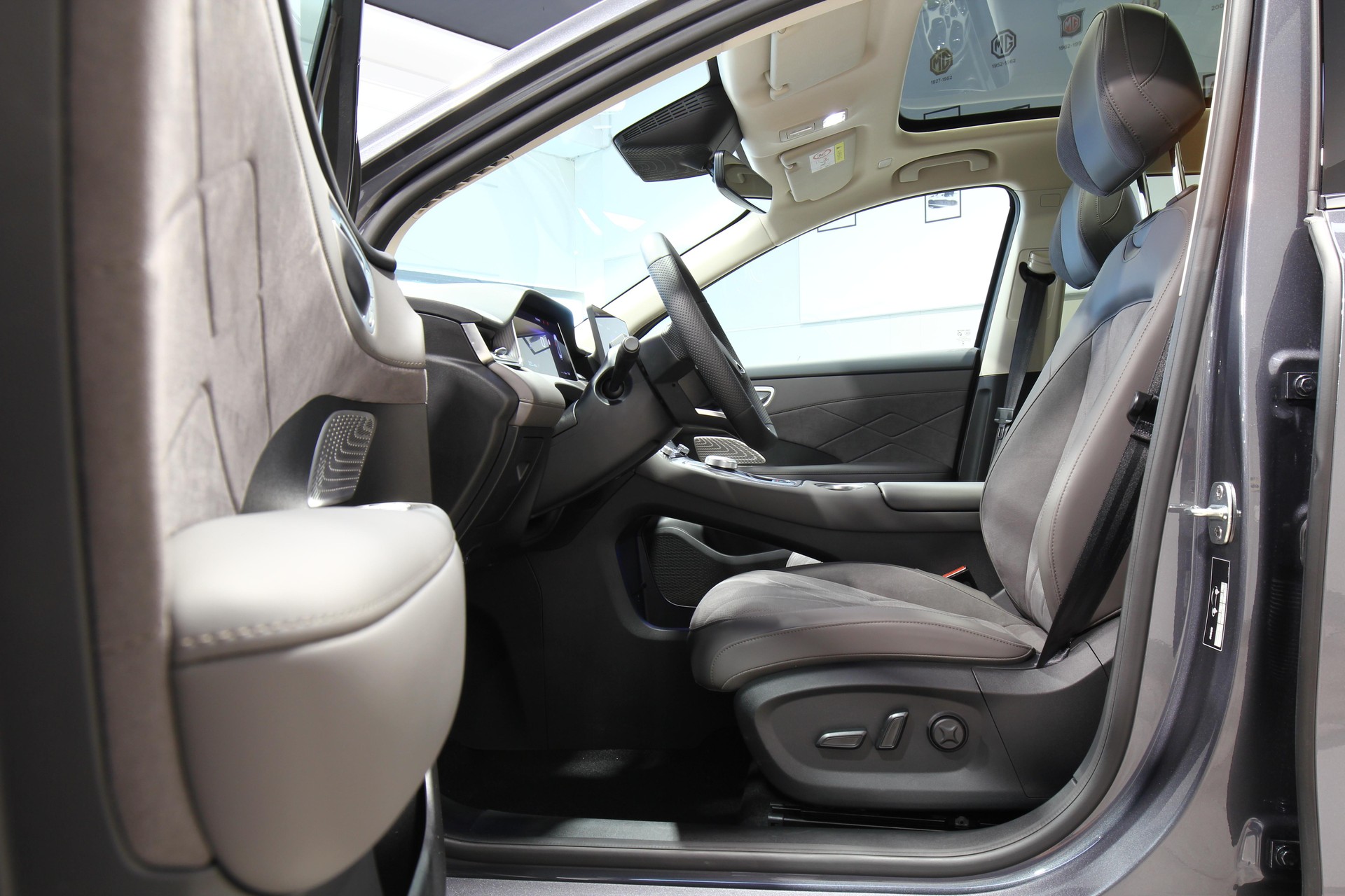MG S6 EV 77 kWh Luxury 4WD-image-6