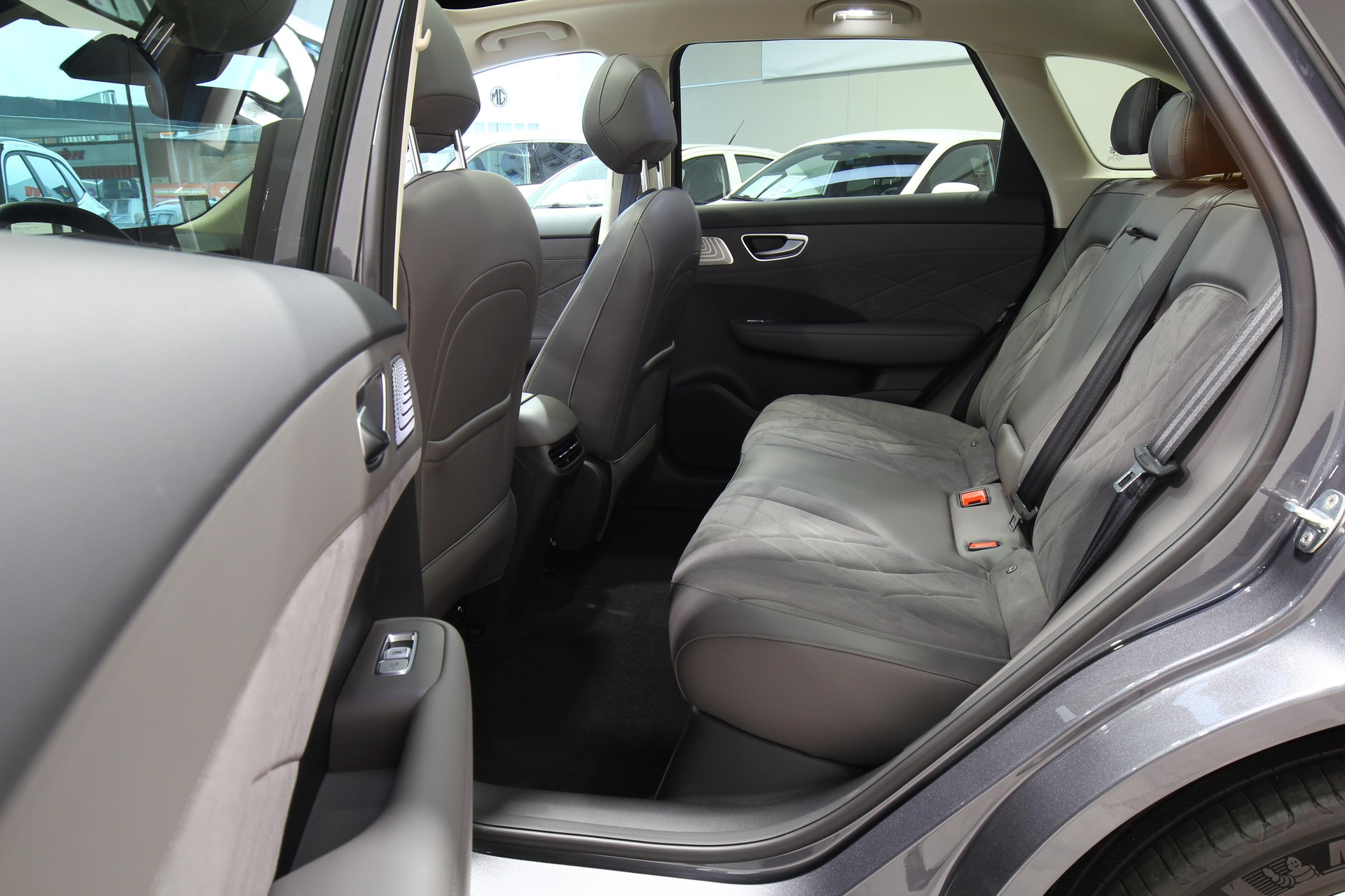 MG S6 EV 77 kWh Luxury 4WD-image-8