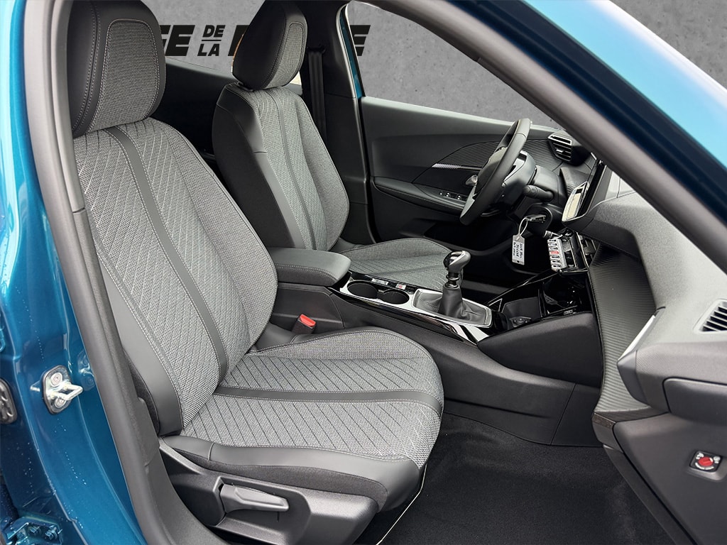 PEUGEOT 2008 1.2 PureTech Allure-image-12
