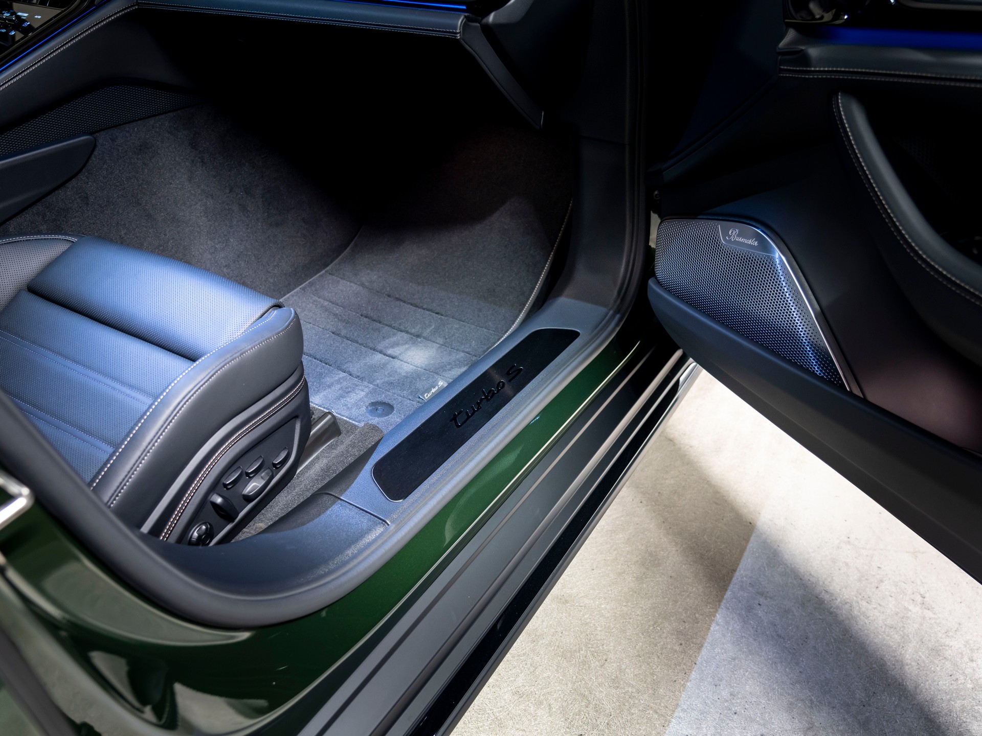 PORSCHE Panamera Turbo S E-Hybrid PDK-image-22