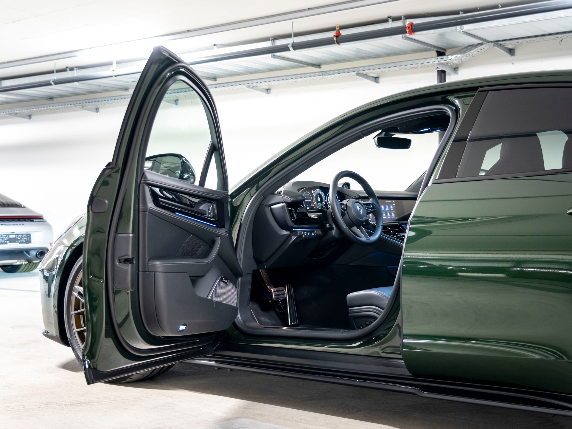 PORSCHE Panamera Turbo S E-Hybrid PDK-image-16