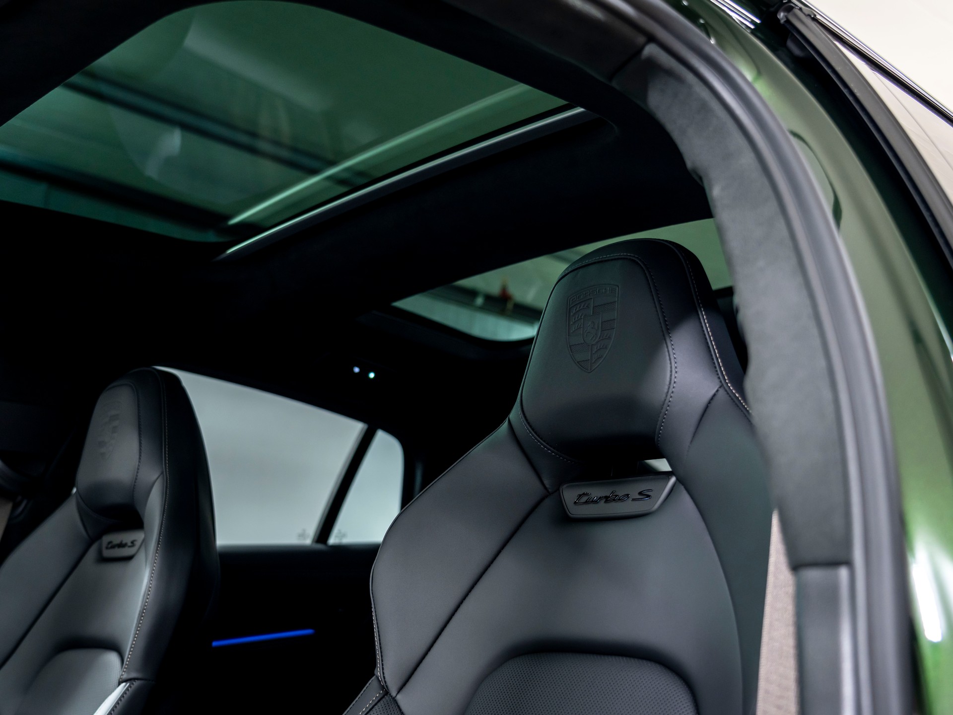 PORSCHE Panamera Turbo S E-Hybrid PDK-image-18
