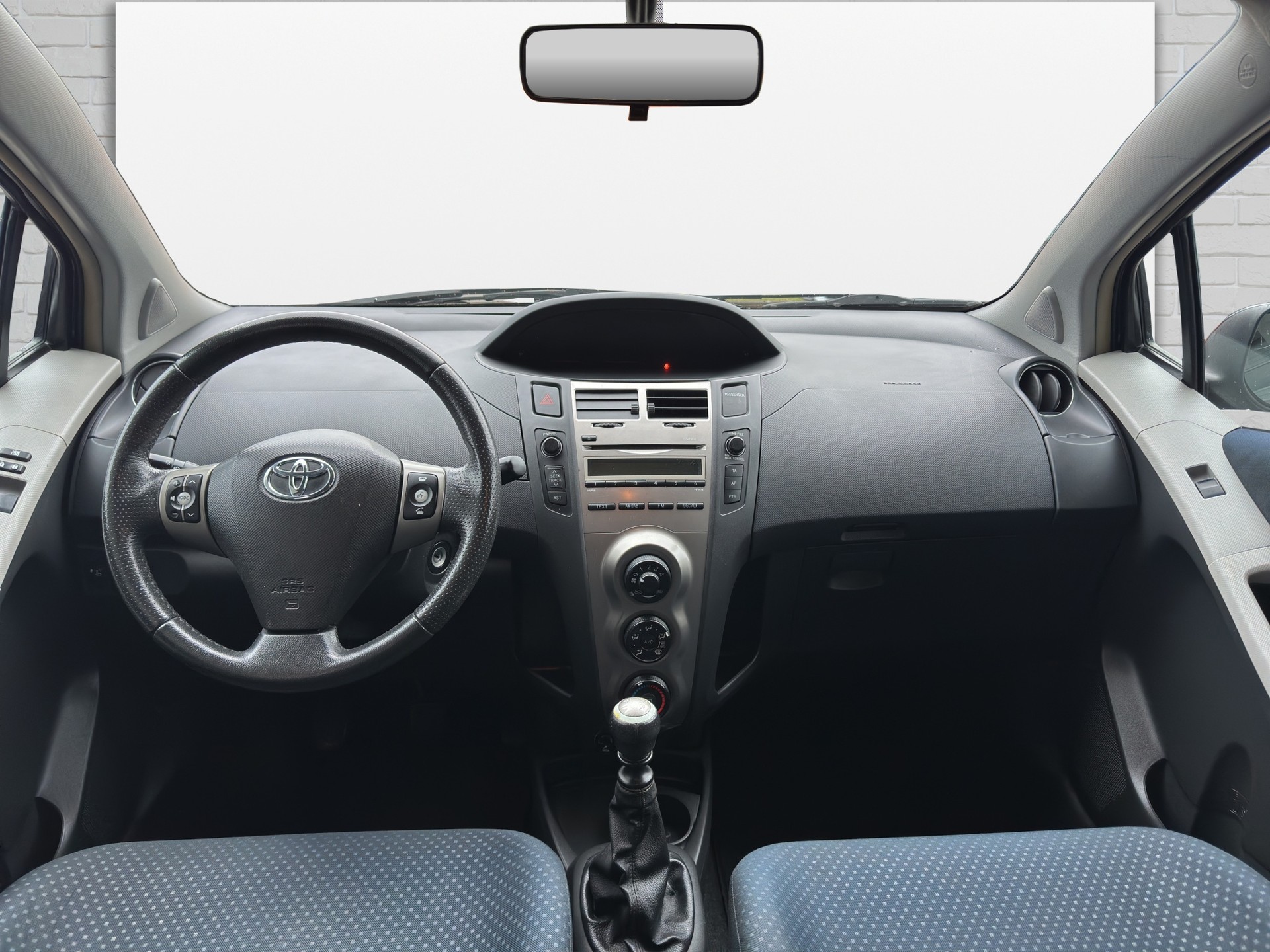 TOYOTA Yaris 1.33 S-image-8