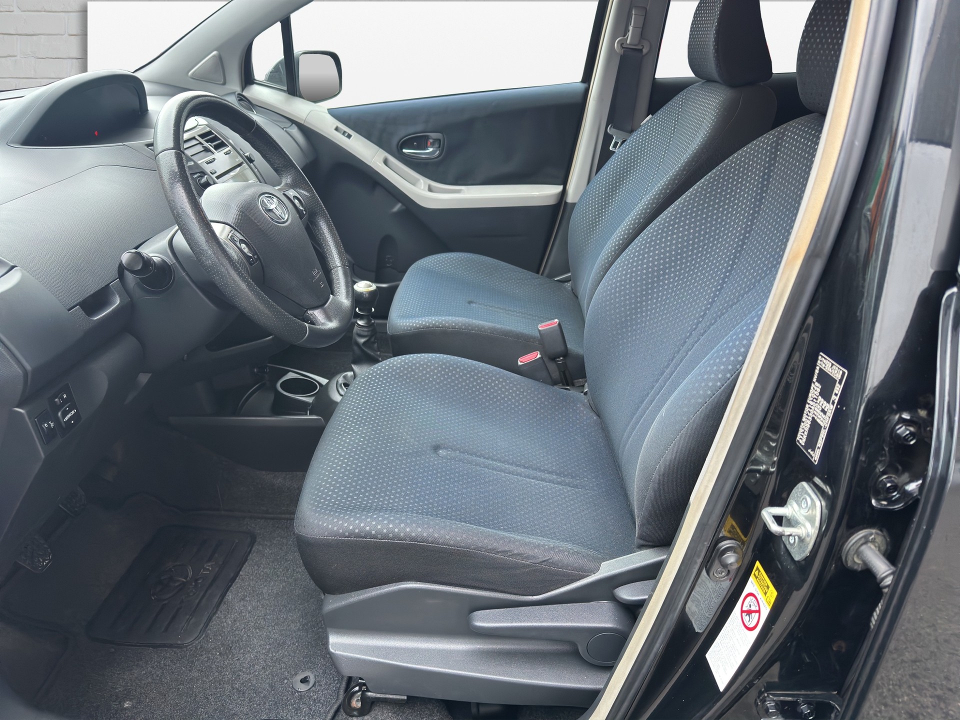 TOYOTA Yaris 1.33 S-image-9