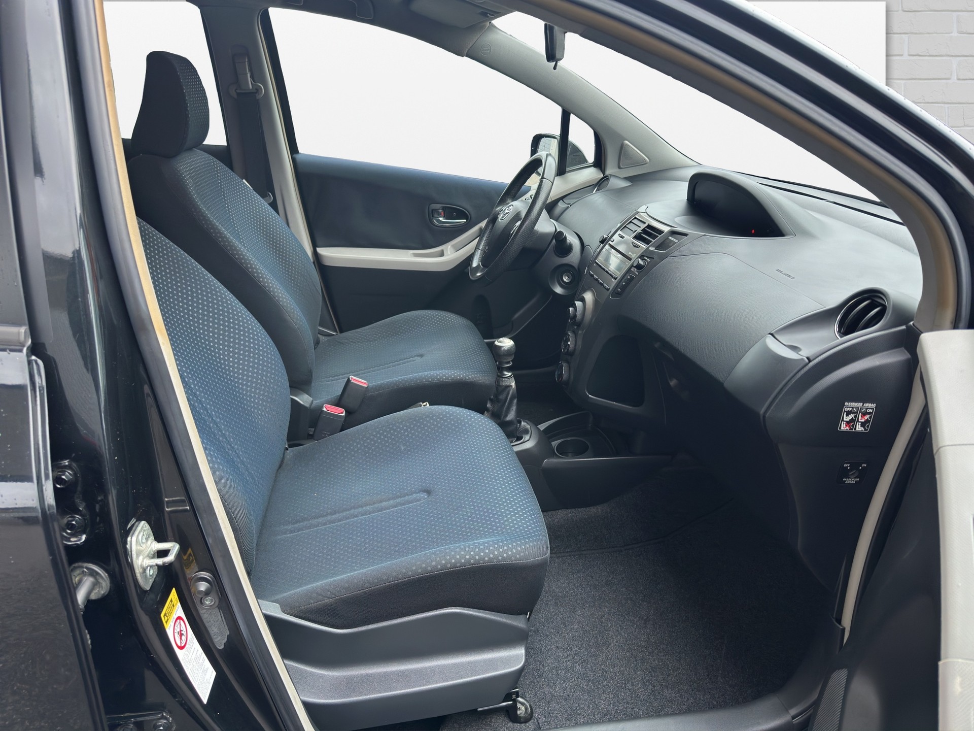 TOYOTA Yaris 1.33 S-image-10