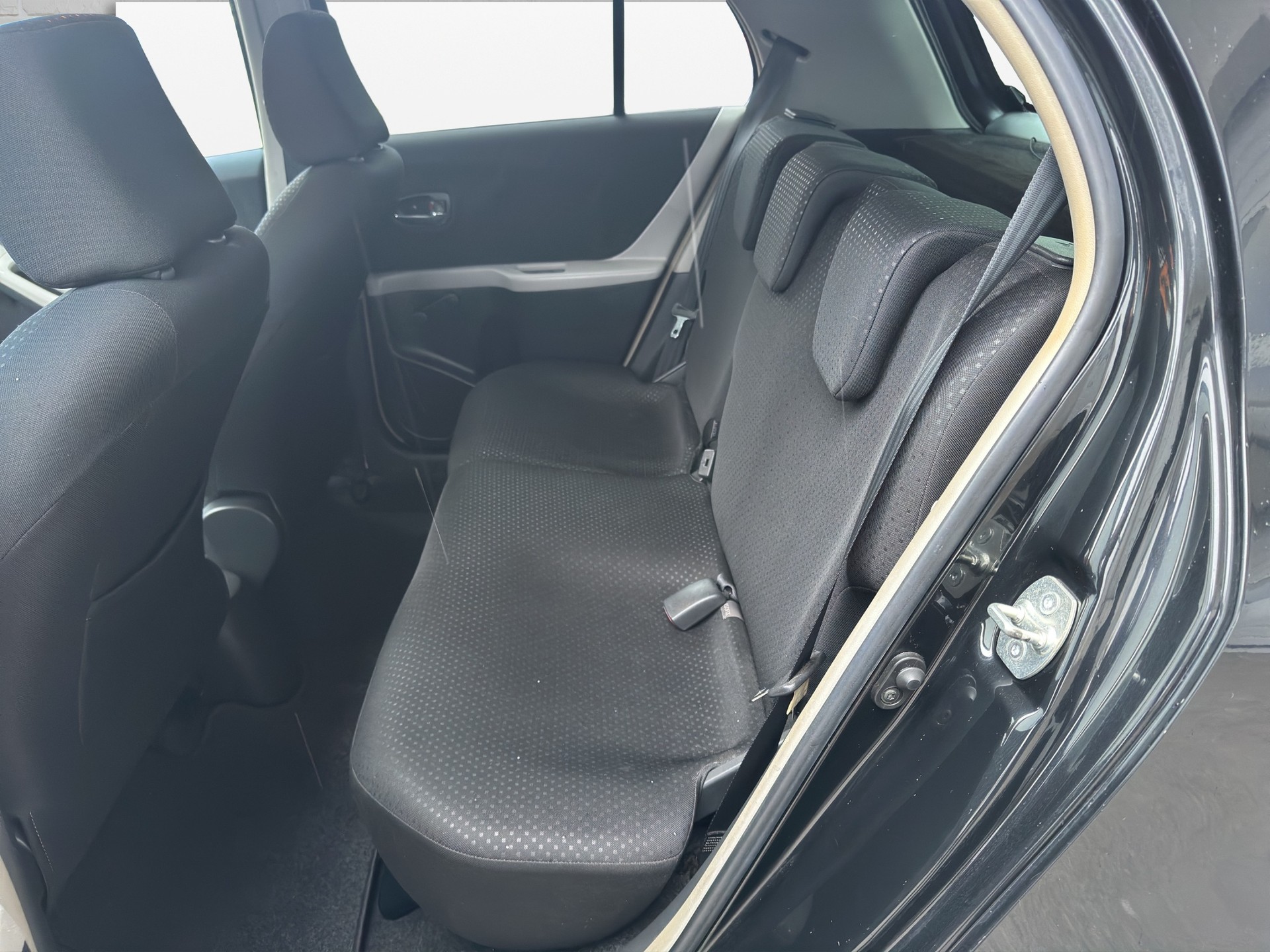 TOYOTA Yaris 1.33 S-image-11