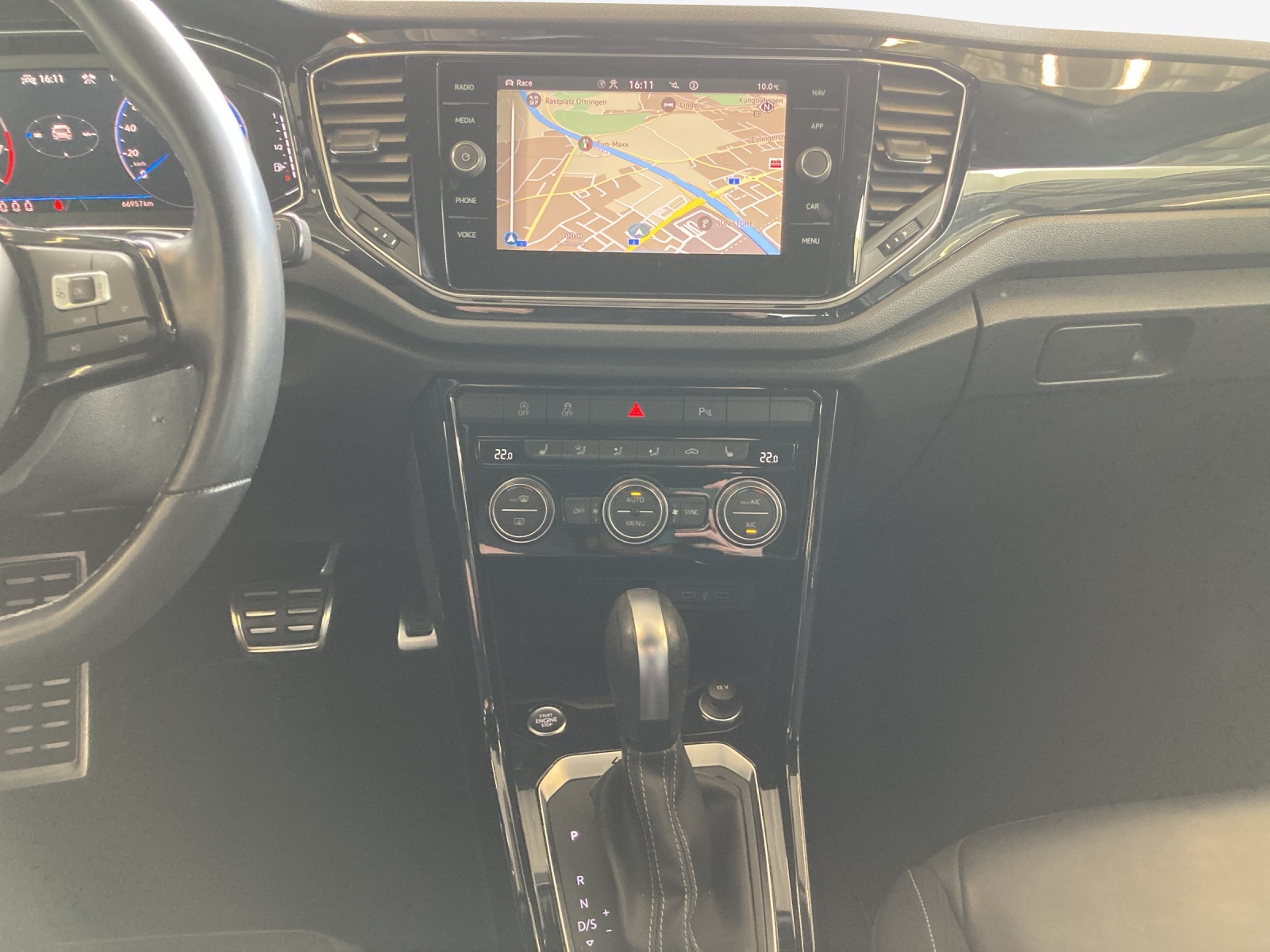 VW T-Roc 2.0 TSI R DSG 4Motion-image-10
