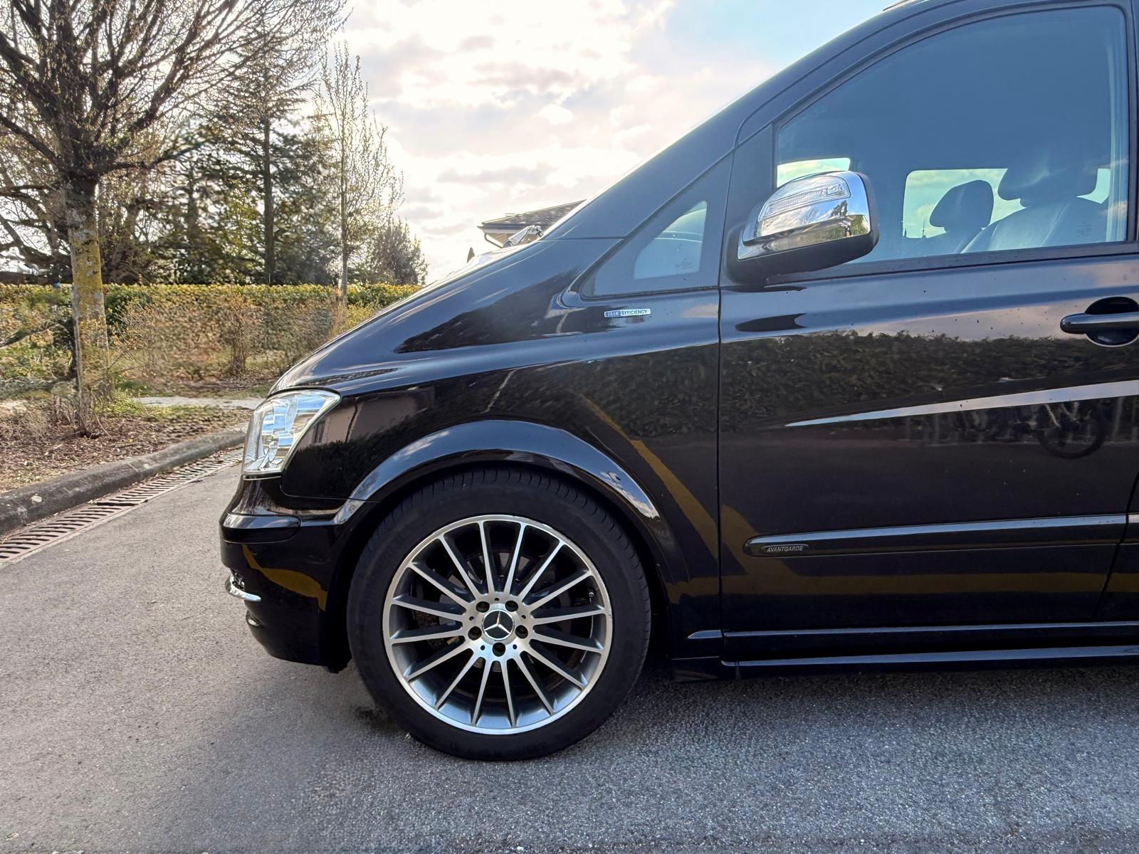 MERCEDES-BENZ Viano 3.0 CDI Blue Efficiency Avantgarde L A *** 8 PLACES ***-showroom-element-3