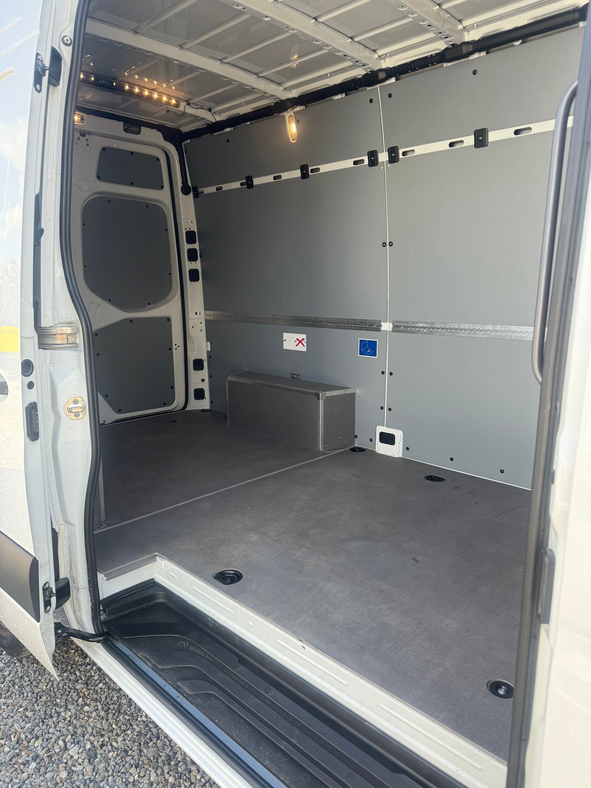 MERCEDES-BENZ Sprinter 317 CDI Standard L2H2 9G-TRONIC Facelift Modell 2025-image-7