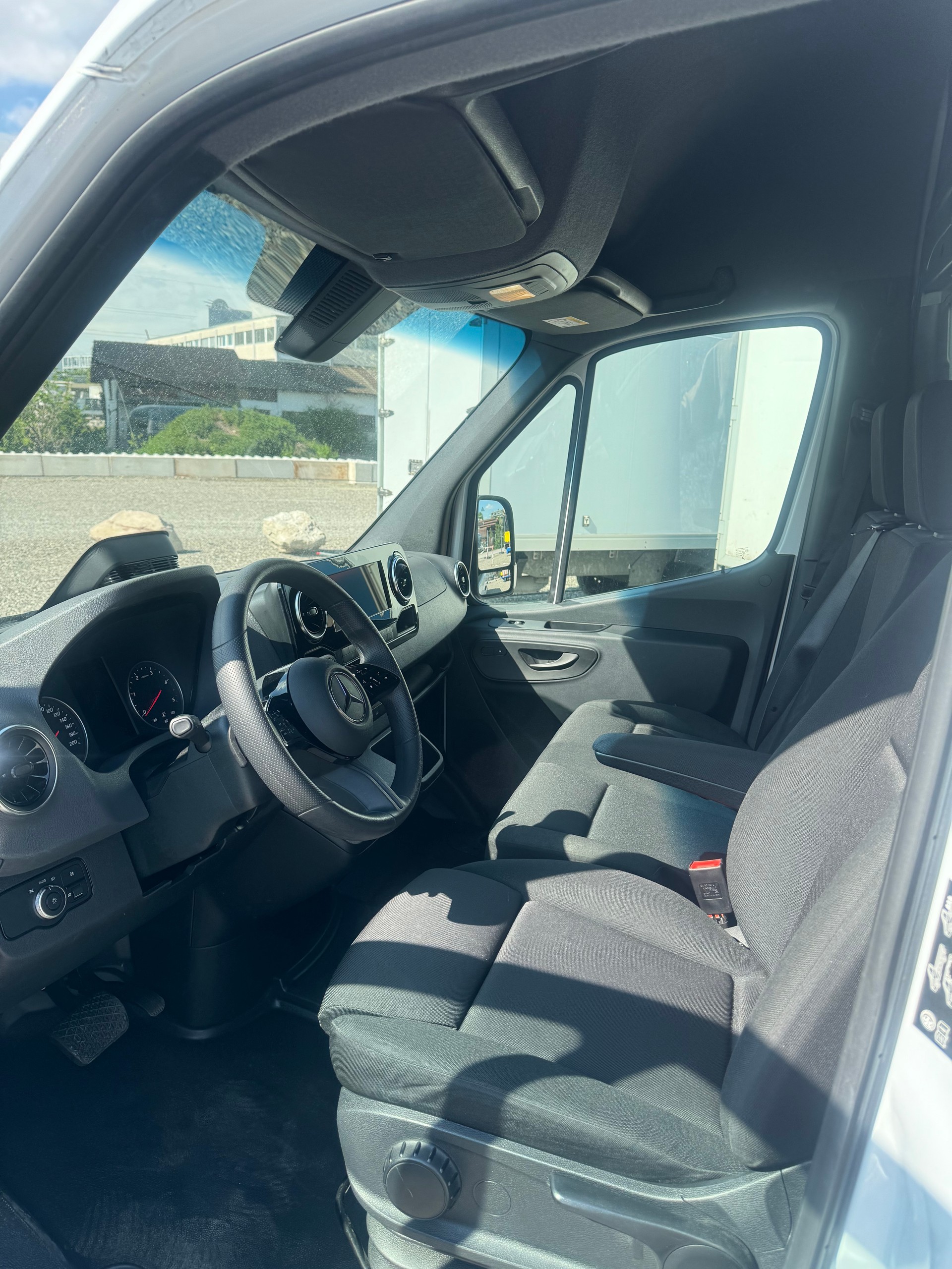 MERCEDES-BENZ Sprinter 317 CDI Standard L2H2 9G-TRONIC Facelift Modell 2025-image-9