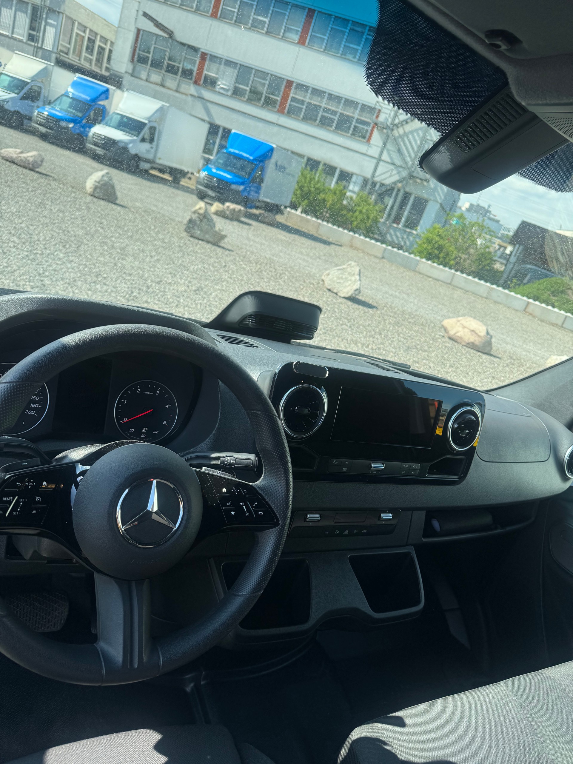 MERCEDES-BENZ Sprinter 317 CDI Standard L2H2 9G-TRONIC Facelift Modell 2025-image-10