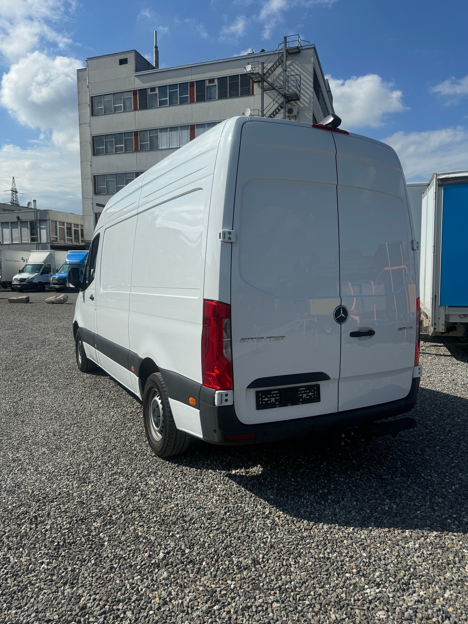 MERCEDES-BENZ Sprinter 317 CDI Standard L2H2 9G-TRONIC Facelift Modell 2025-image-2