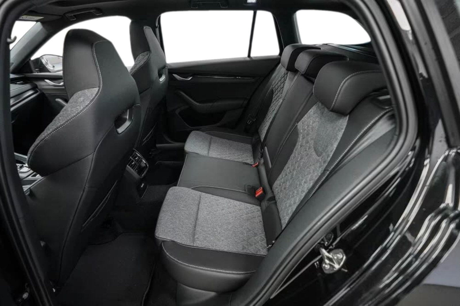 SKODA Octavia Combi 2.0 TSI DSG Sport Line 4x4-image-9