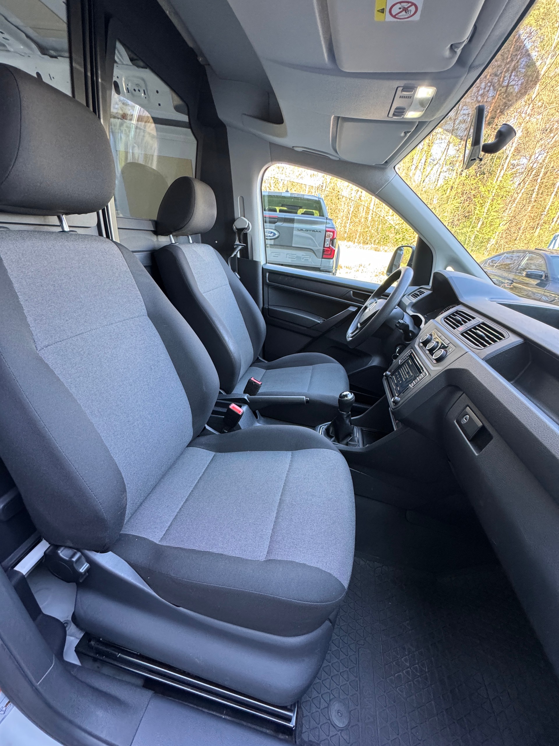 VW Caddy Maxi 2.0TDI 4Motion BlueMotion Technology-image-16