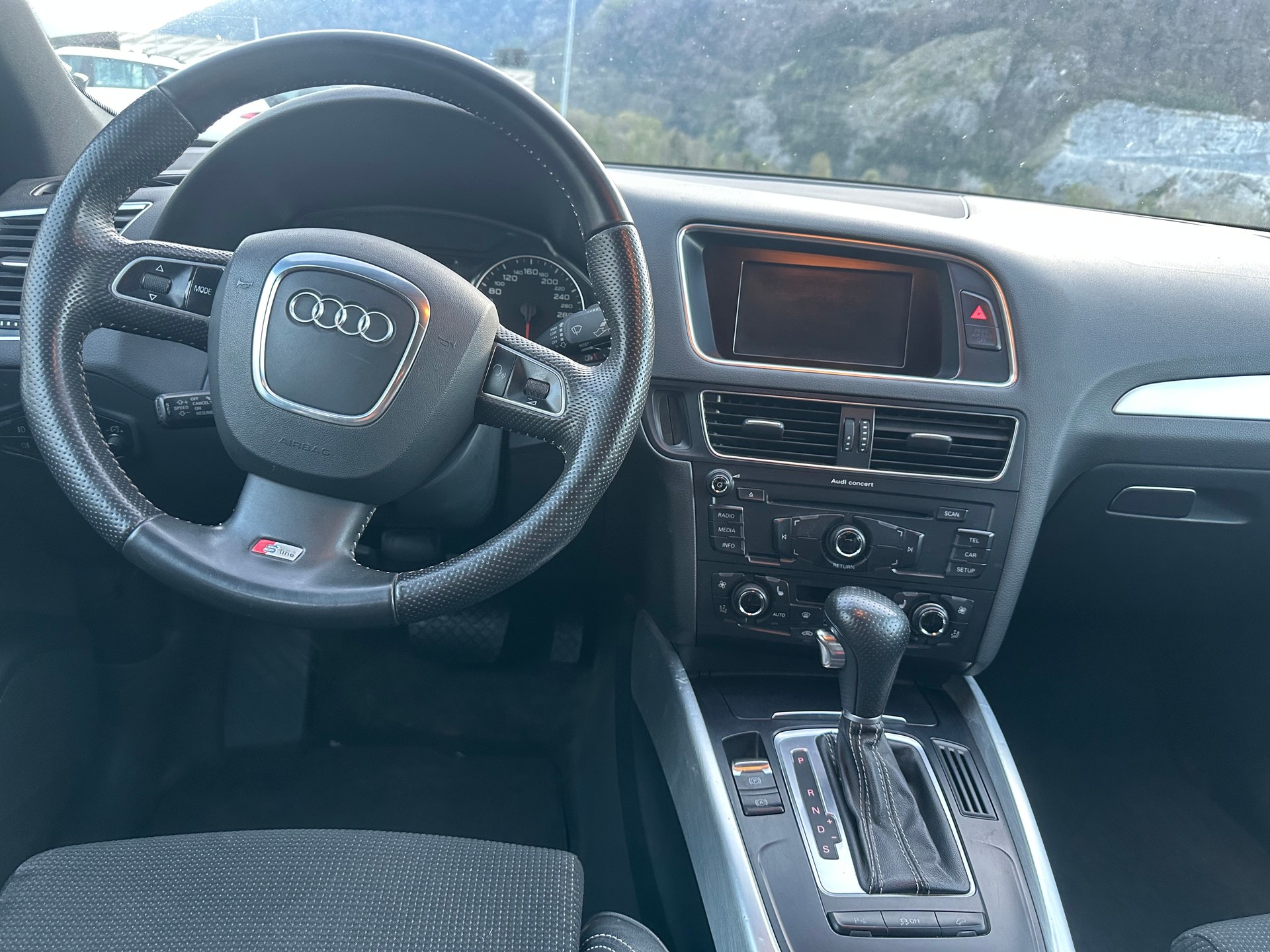 AUDI Q5 3.0 TDI quattro S-tronic-image-5