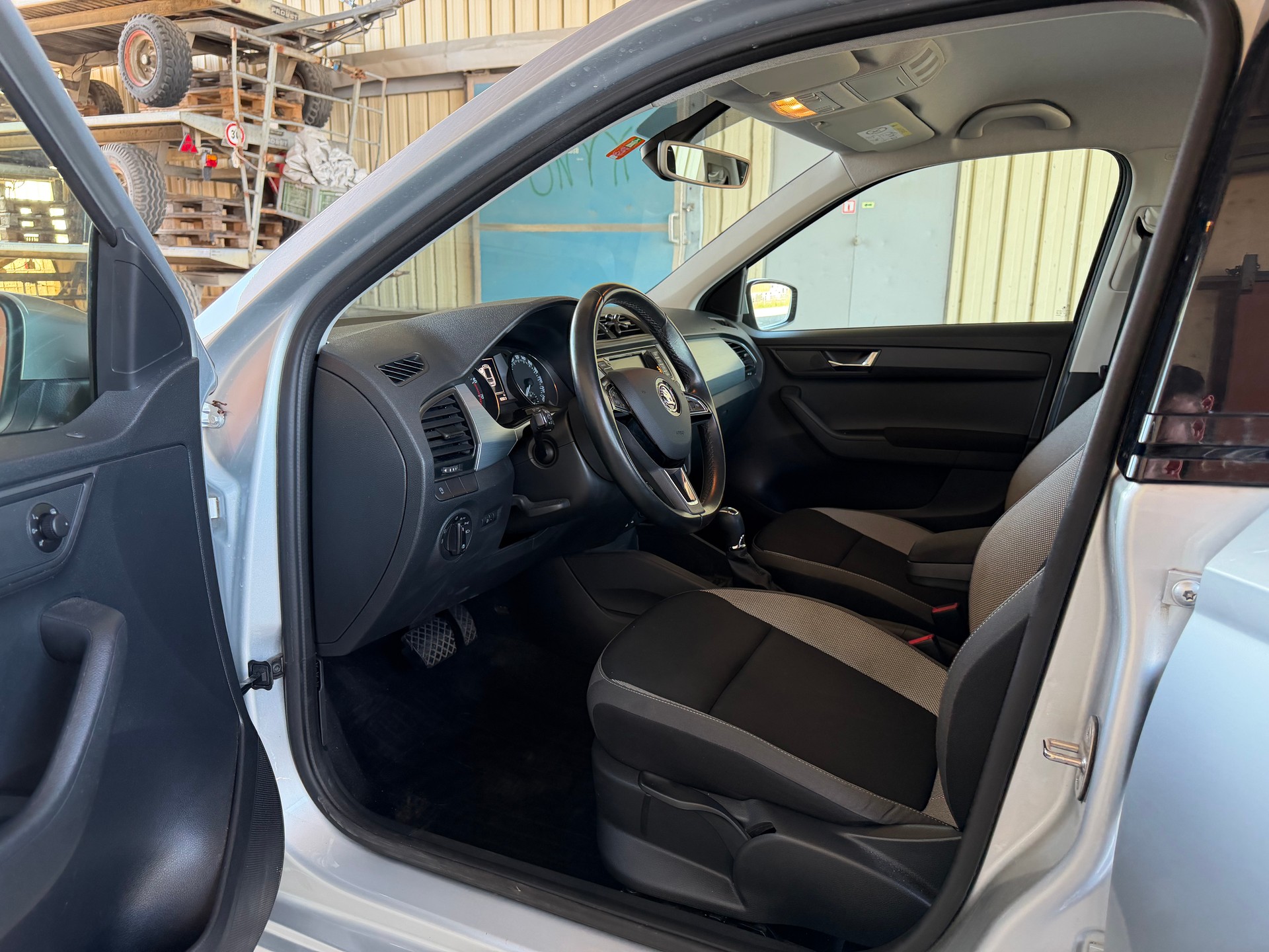 SKODA Fabia 1.2 TSI Ambition DSG-image-7