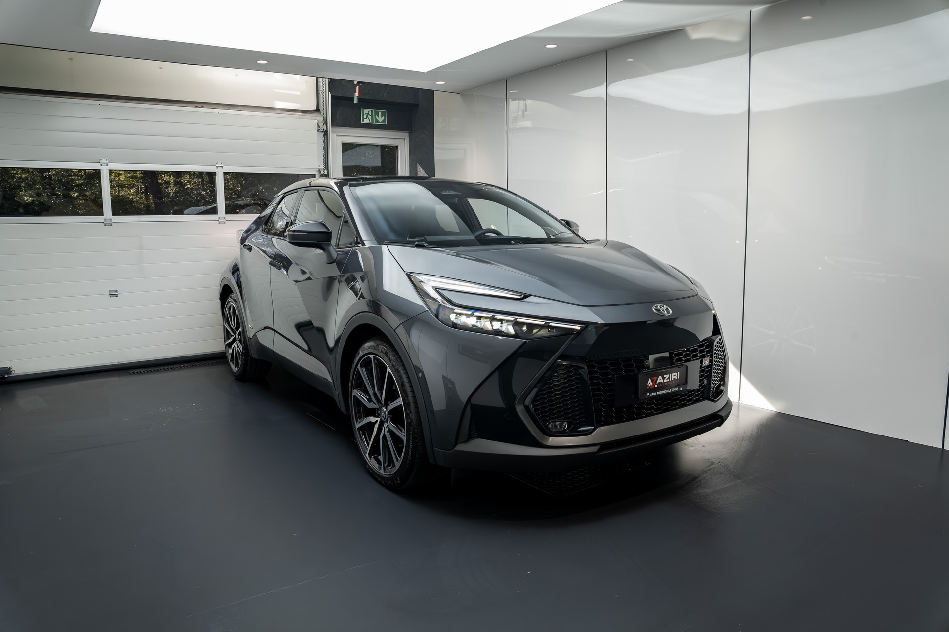 TOYOTA C-HR 2.0 HSD CVT GR Sport Premiere 4WD-image-2