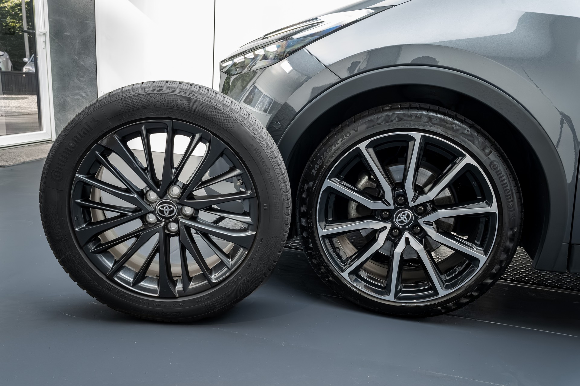 TOYOTA C-HR 2.0 HSD CVT GR Sport Premiere 4WD-image-3