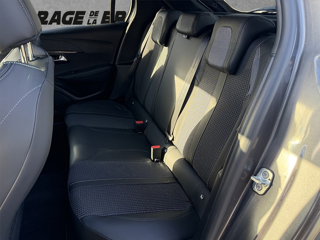 PEUGEOT 208 1.2 PureTech 130 GT-image-9