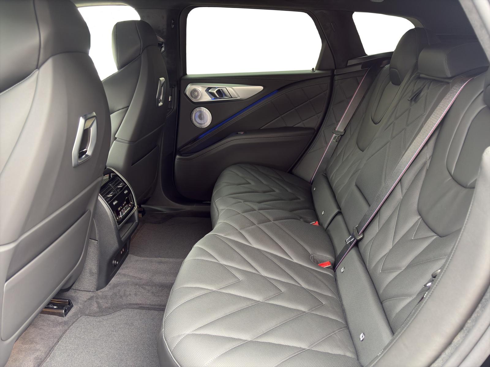 BMW XM Label Plug-in Hybrid-image-13