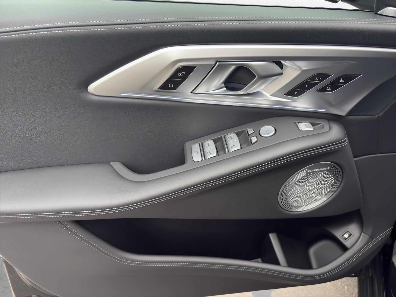 BMW XM Label Plug-in Hybrid-image-16