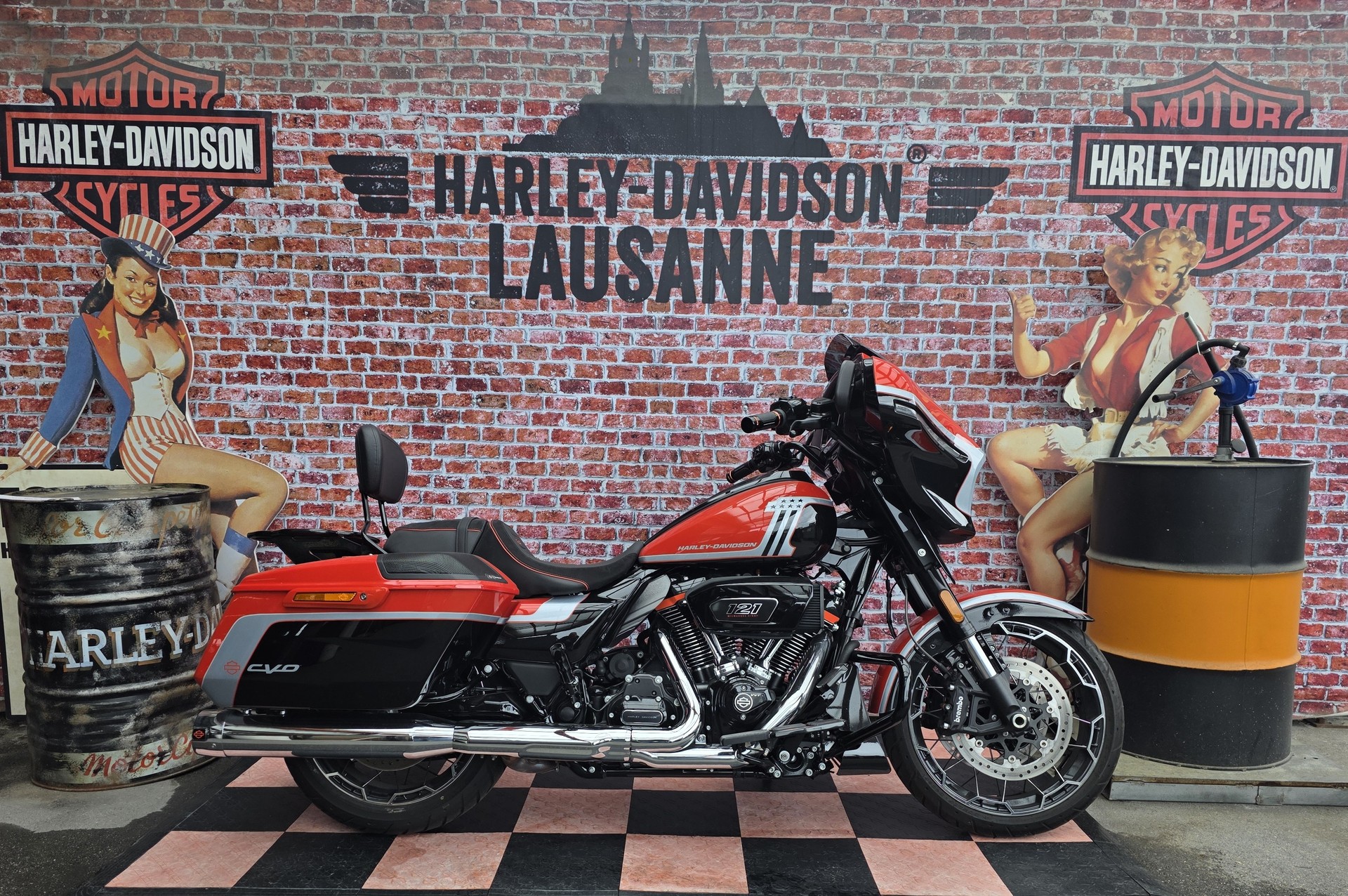 HARLEY-DAVIDSON FLHXSE Street Glide CVO 121