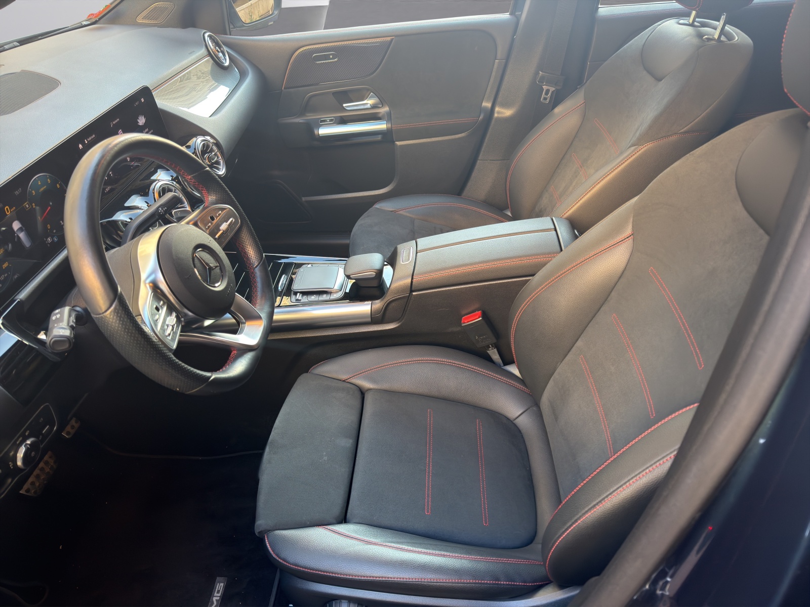 Image MERCEDES-BENZ B-200 B 200 4M AMG Line
