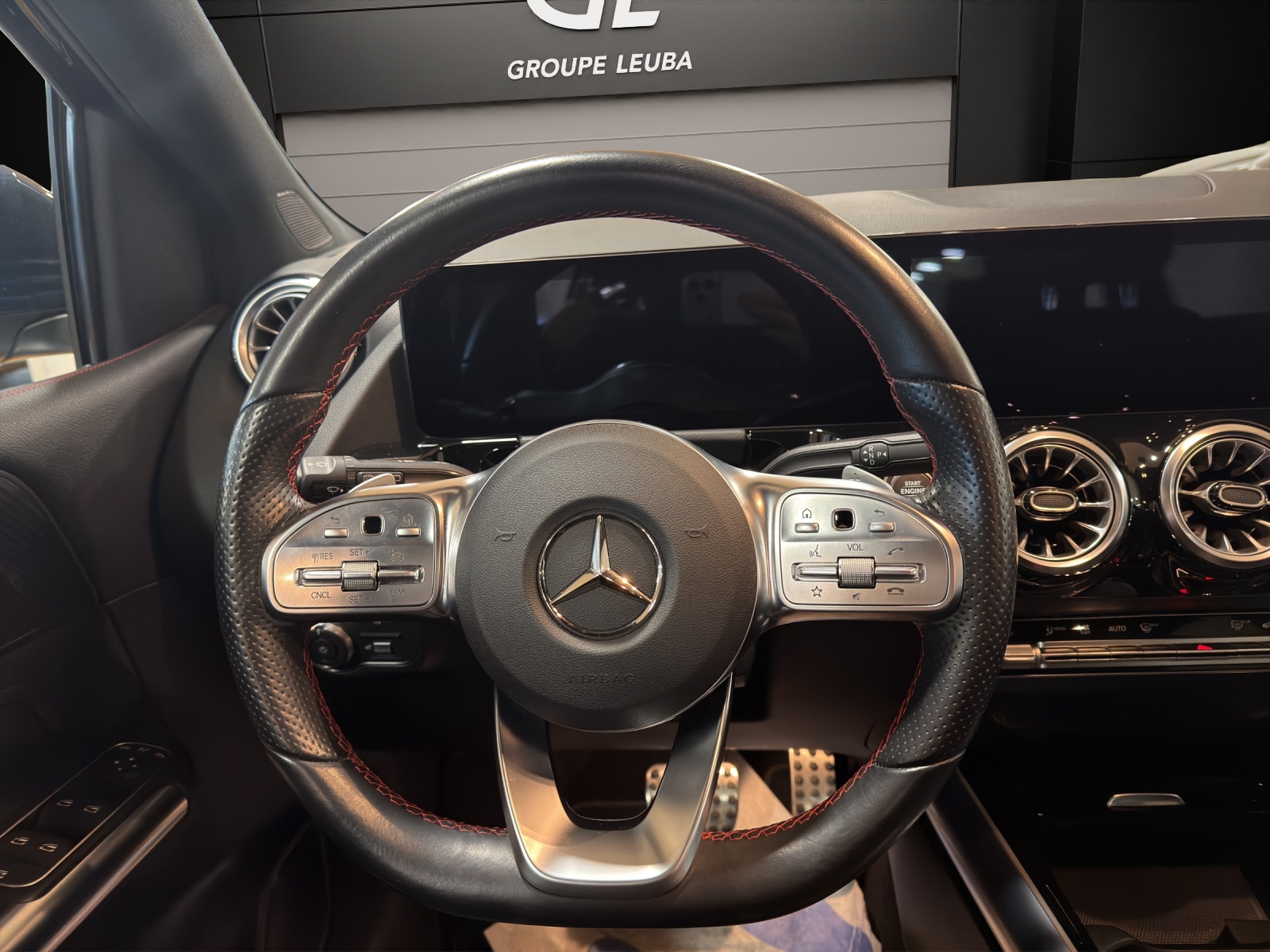 Image MERCEDES-BENZ B-200 B 200 4M AMG Line