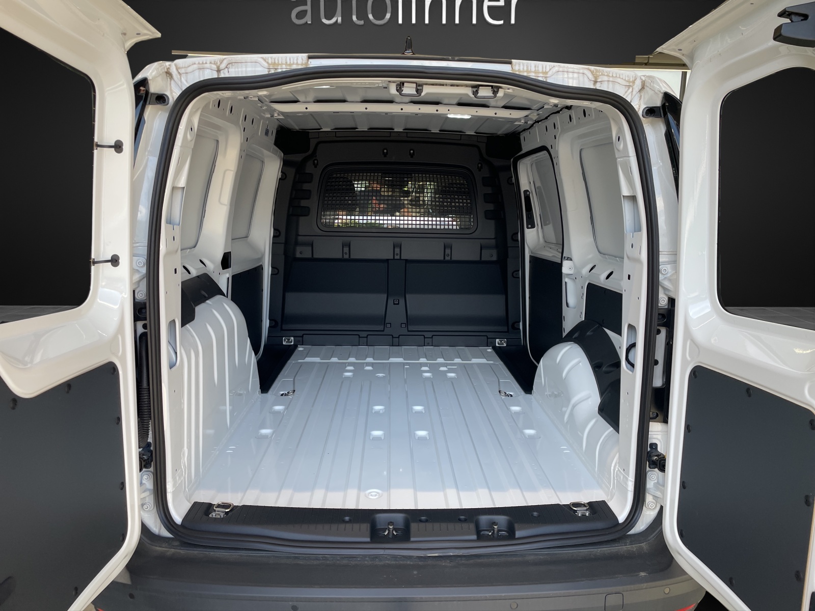 VW Caddy Cargo 2.0TDI Maxi 4Motion-image-12