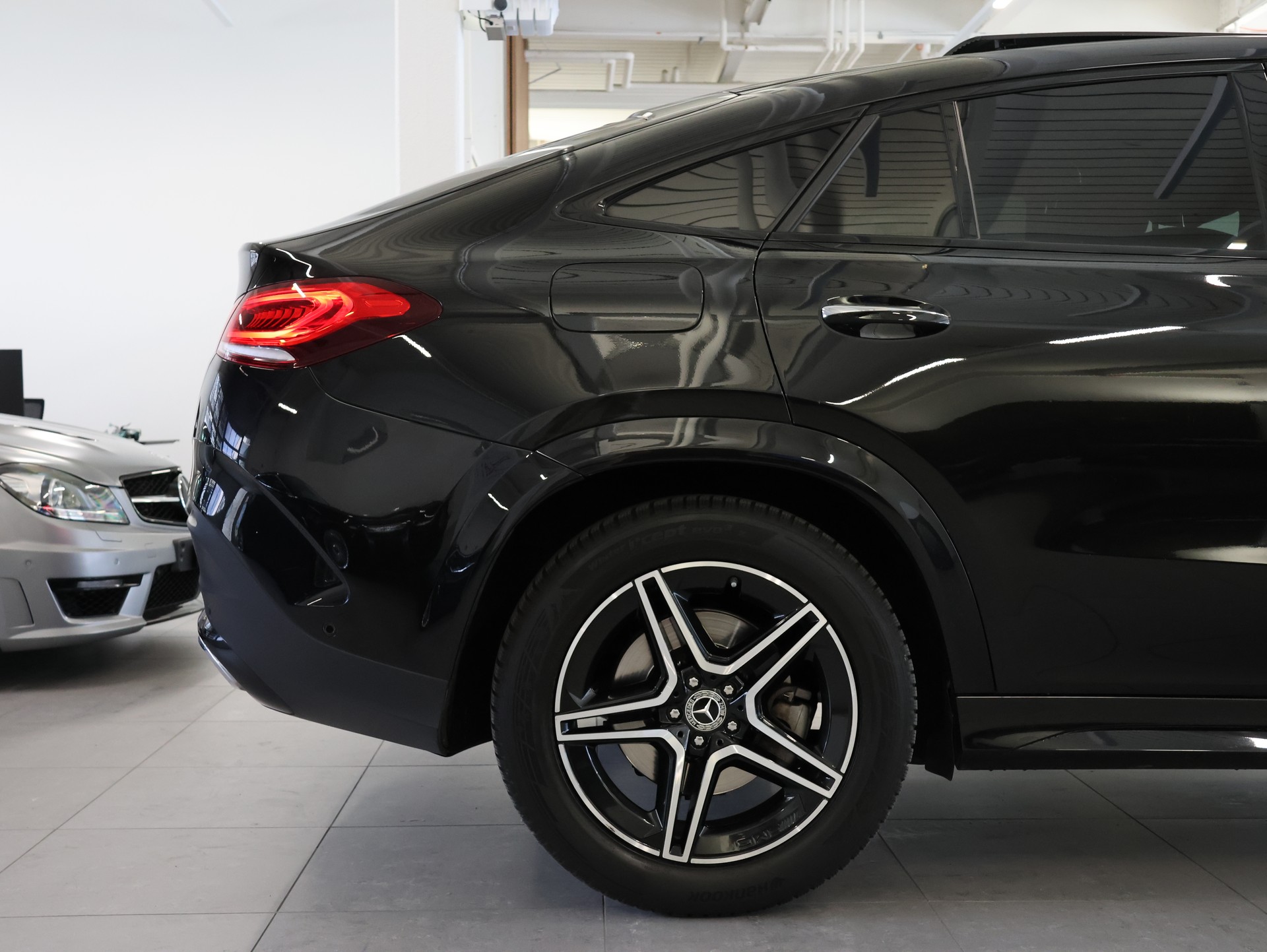 MERCEDES-BENZ GLE Coupé 300 d 4Matic+ 9G-Tronic *Panorama* *Burmester* *360 Kamera*-image-12