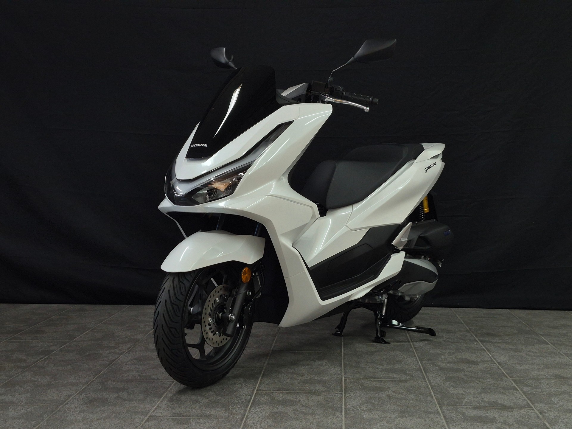 HONDA PCX 125 DX TFT. connectivity-showroom-element-3