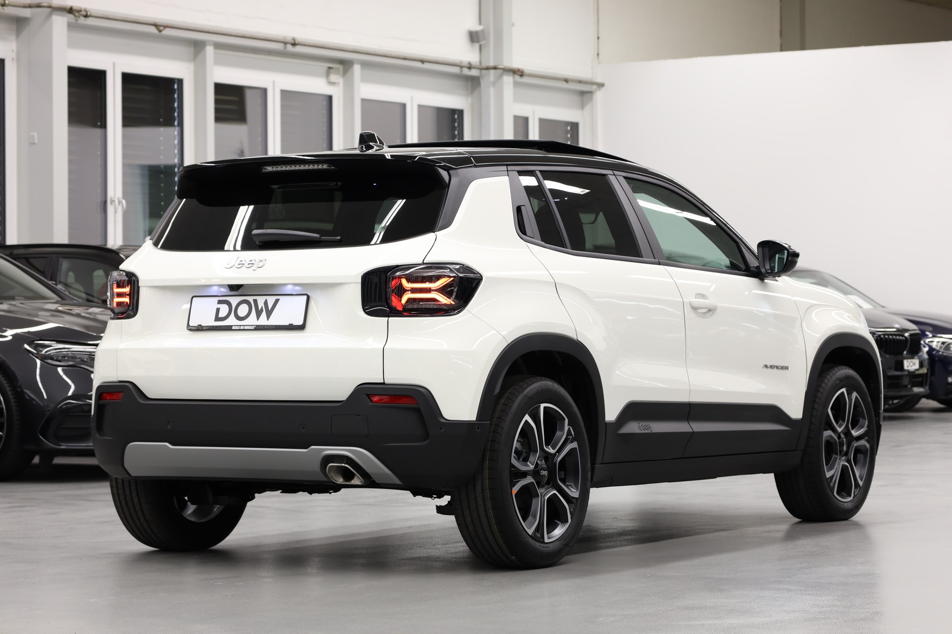 JEEP Avenger 1.2 MHEV Summit-image-5