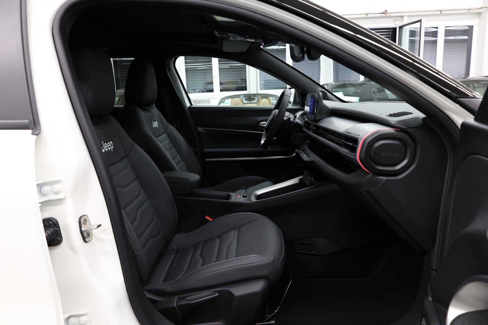 JEEP Avenger 1.2 MHEV Summit-image-14