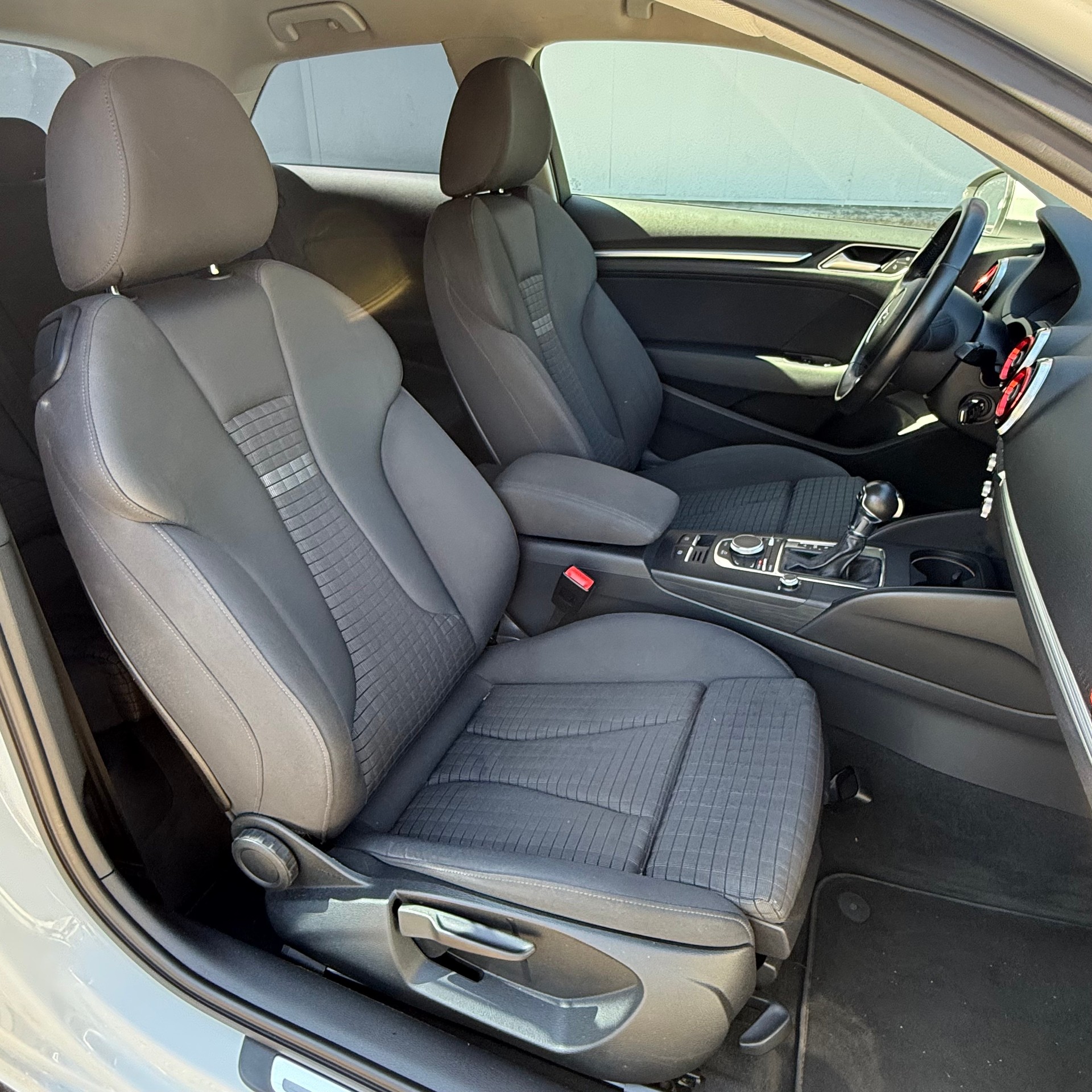 AUDI A3 2.0 TDI Ambition S-tronic-image-9