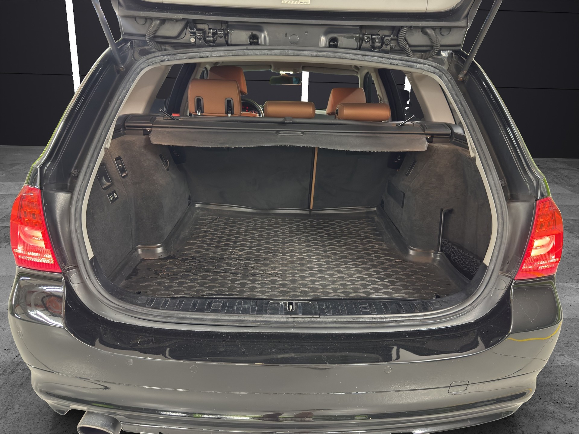 BMW 320i Touring Steptronic-image-8