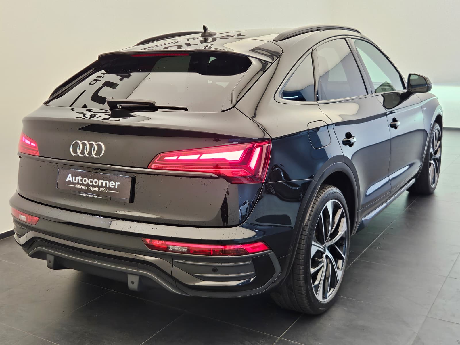 AUDI Q5 Sportback 50 TFSI e PHEV Black Edition quattro S-tronic-image-6