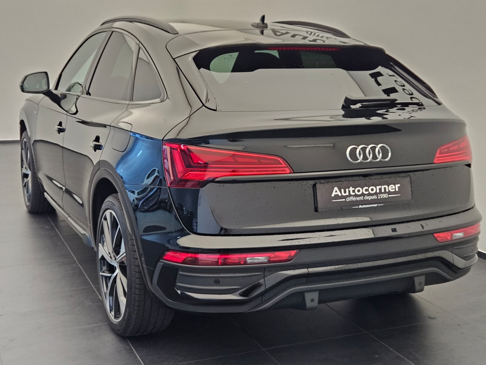 AUDI Q5 Sportback 50 TFSI e PHEV Black Edition quattro S-tronic-image-8