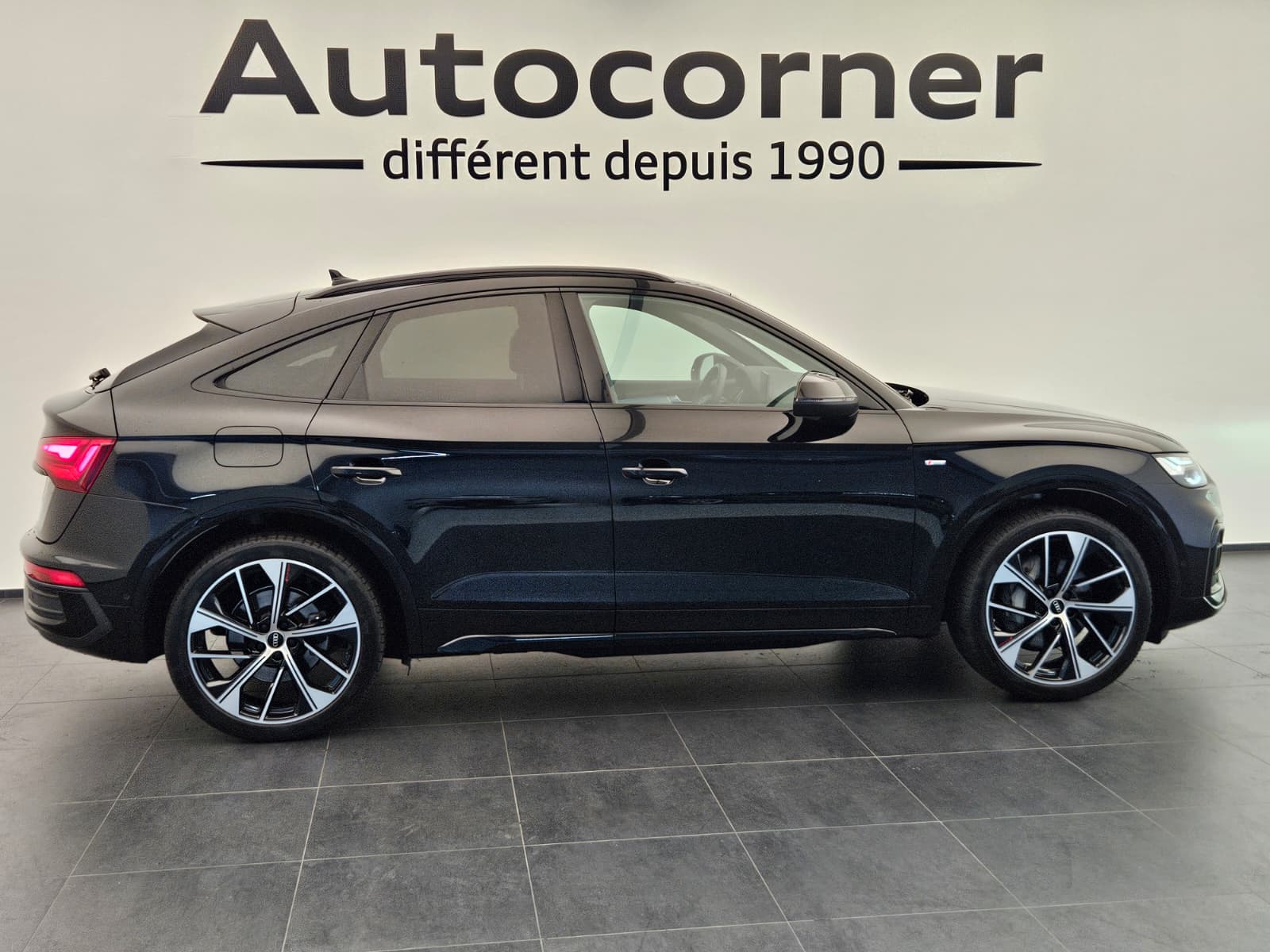 AUDI Q5 Sportback 50 TFSI e PHEV Black Edition quattro S-tronic-image-5