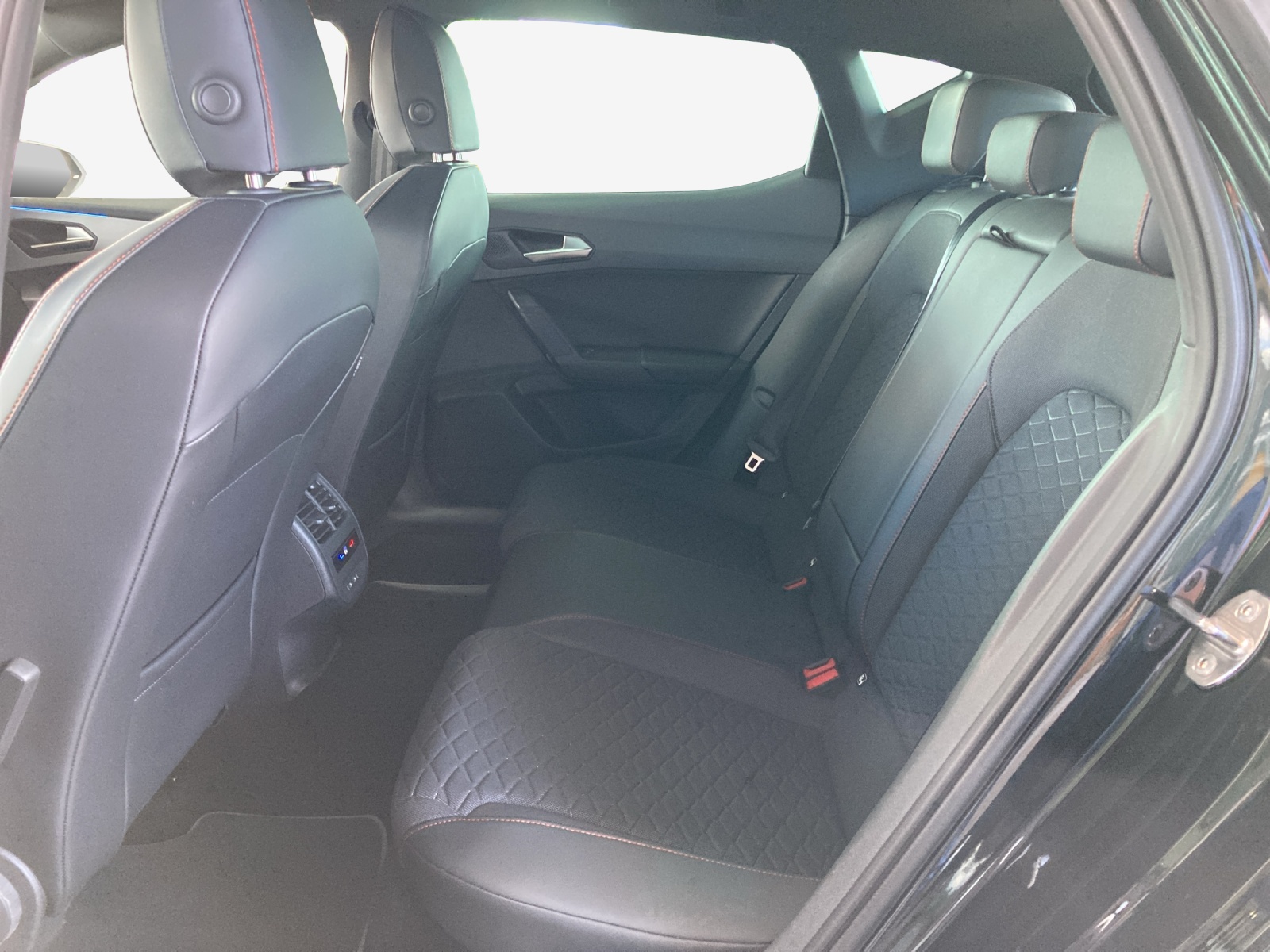 SEAT Leon 1.5 eHybrid pHEV DSG FR-image-12