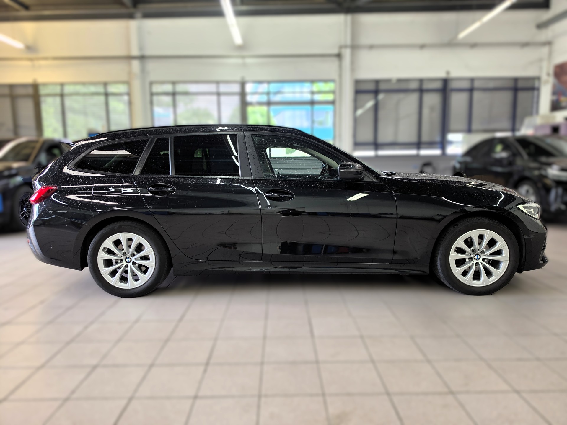 BMW 318d 48V Touring Steptronic-image-5