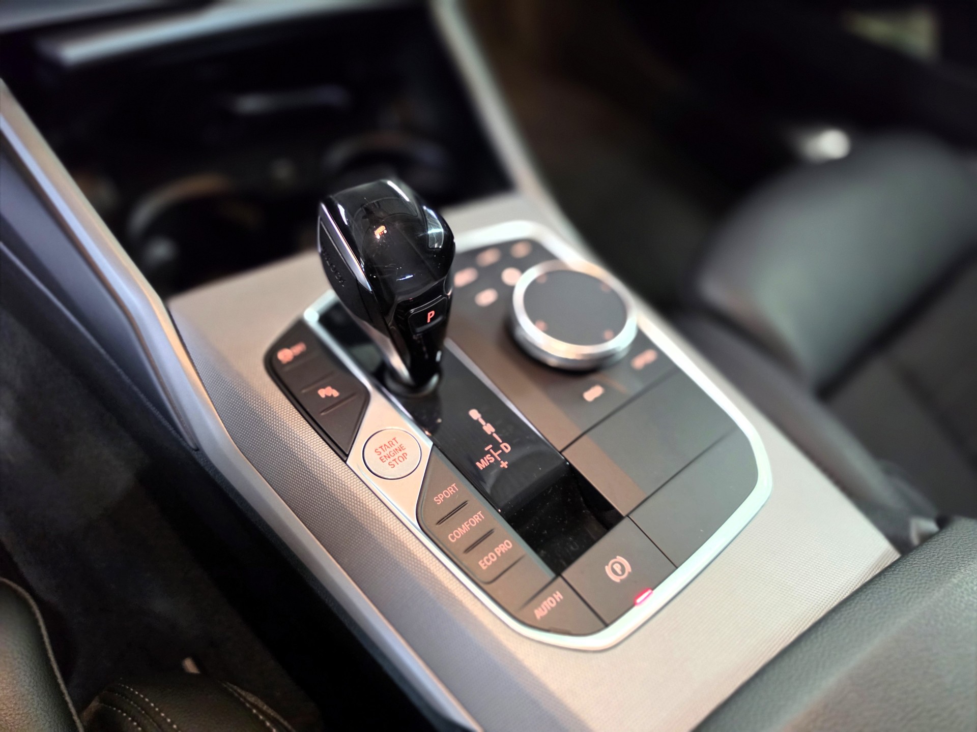 BMW 318d 48V Touring Steptronic-image-11