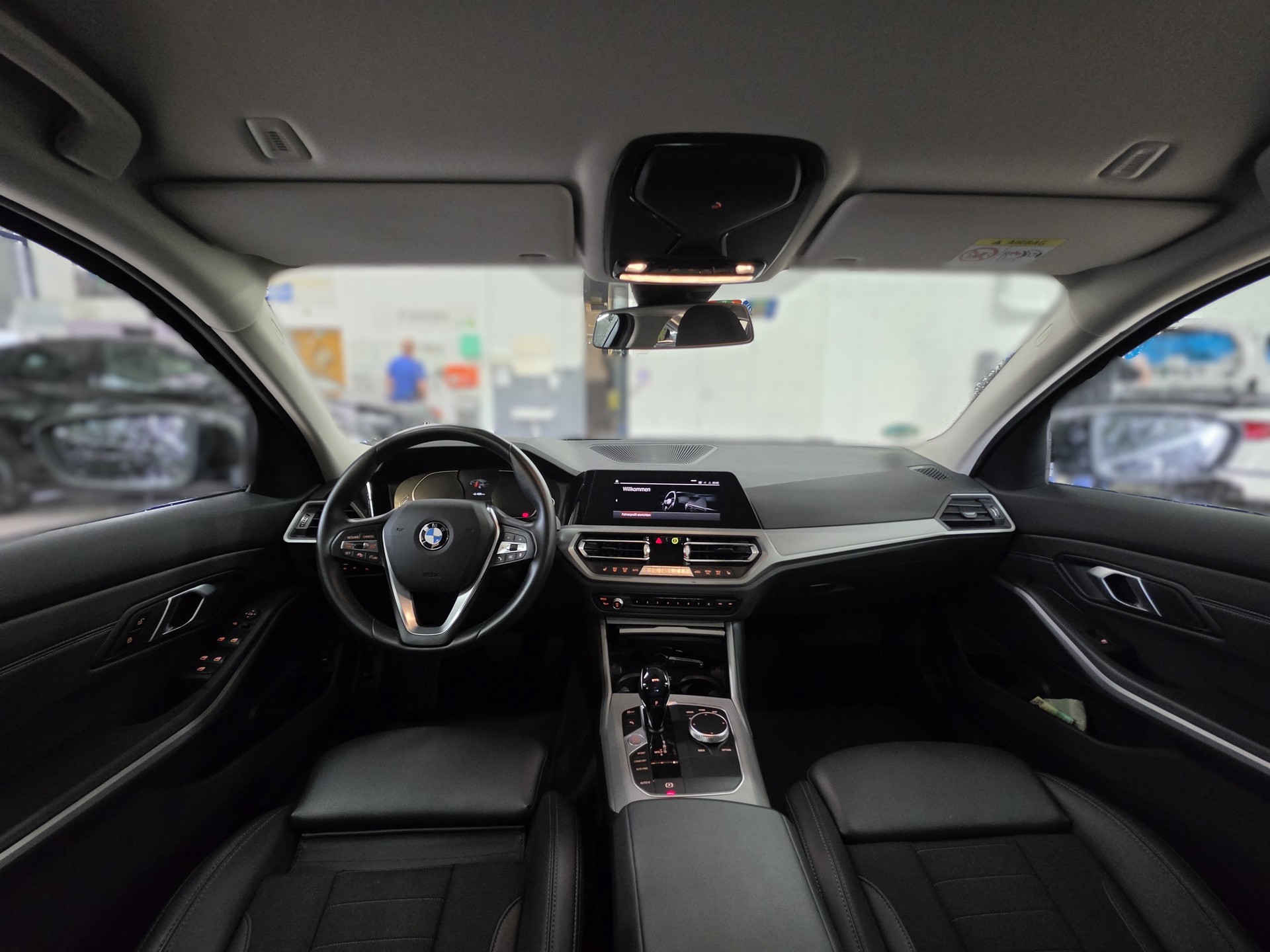 BMW 318d 48V Touring Steptronic-image-10