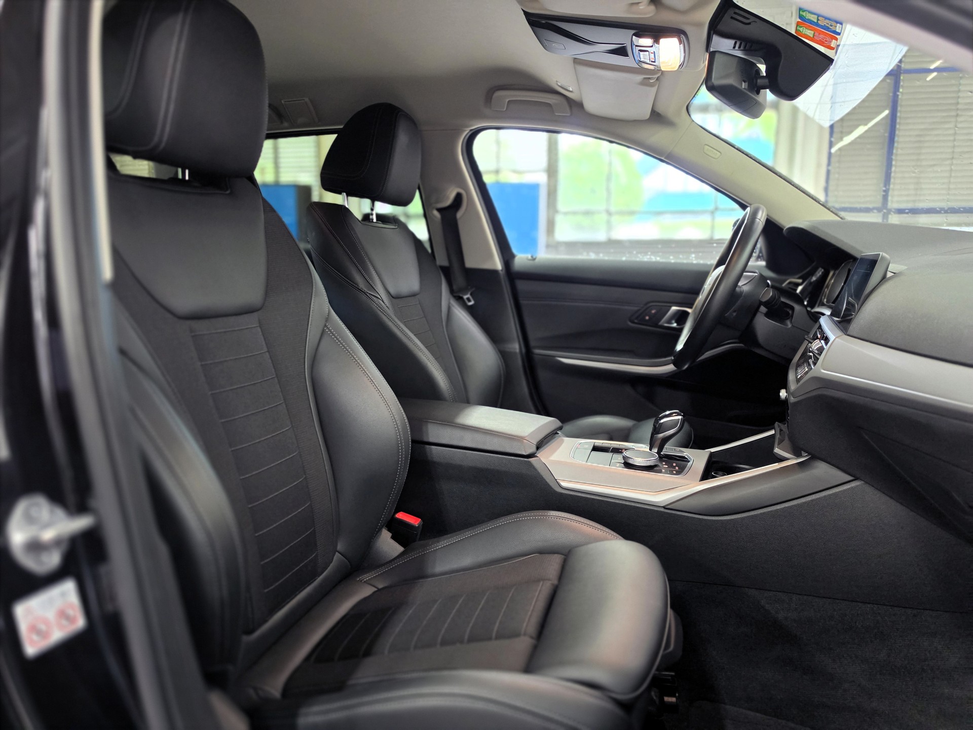 BMW 318d 48V Touring Steptronic-image-13