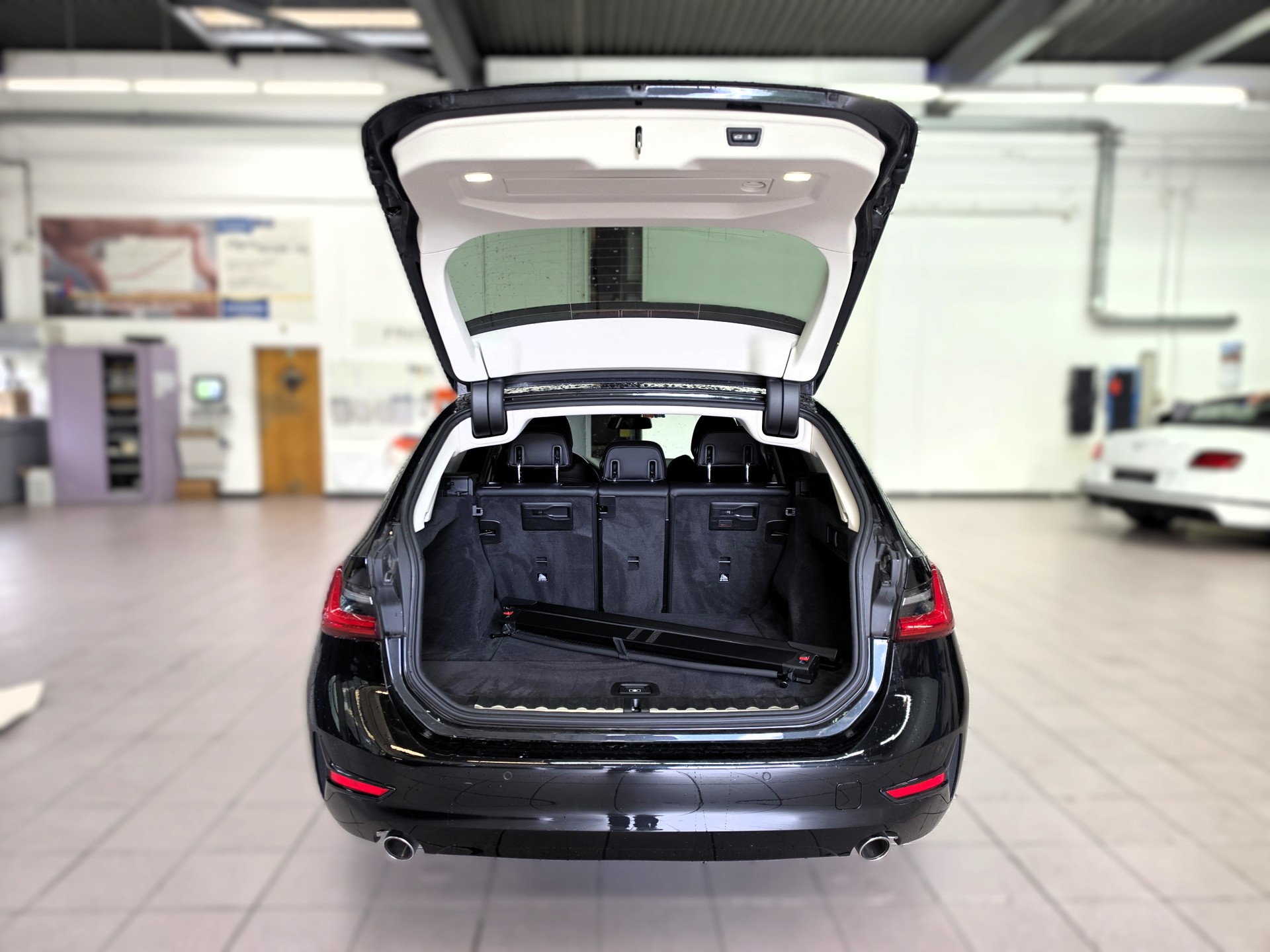 BMW 318d 48V Touring Steptronic-image-15