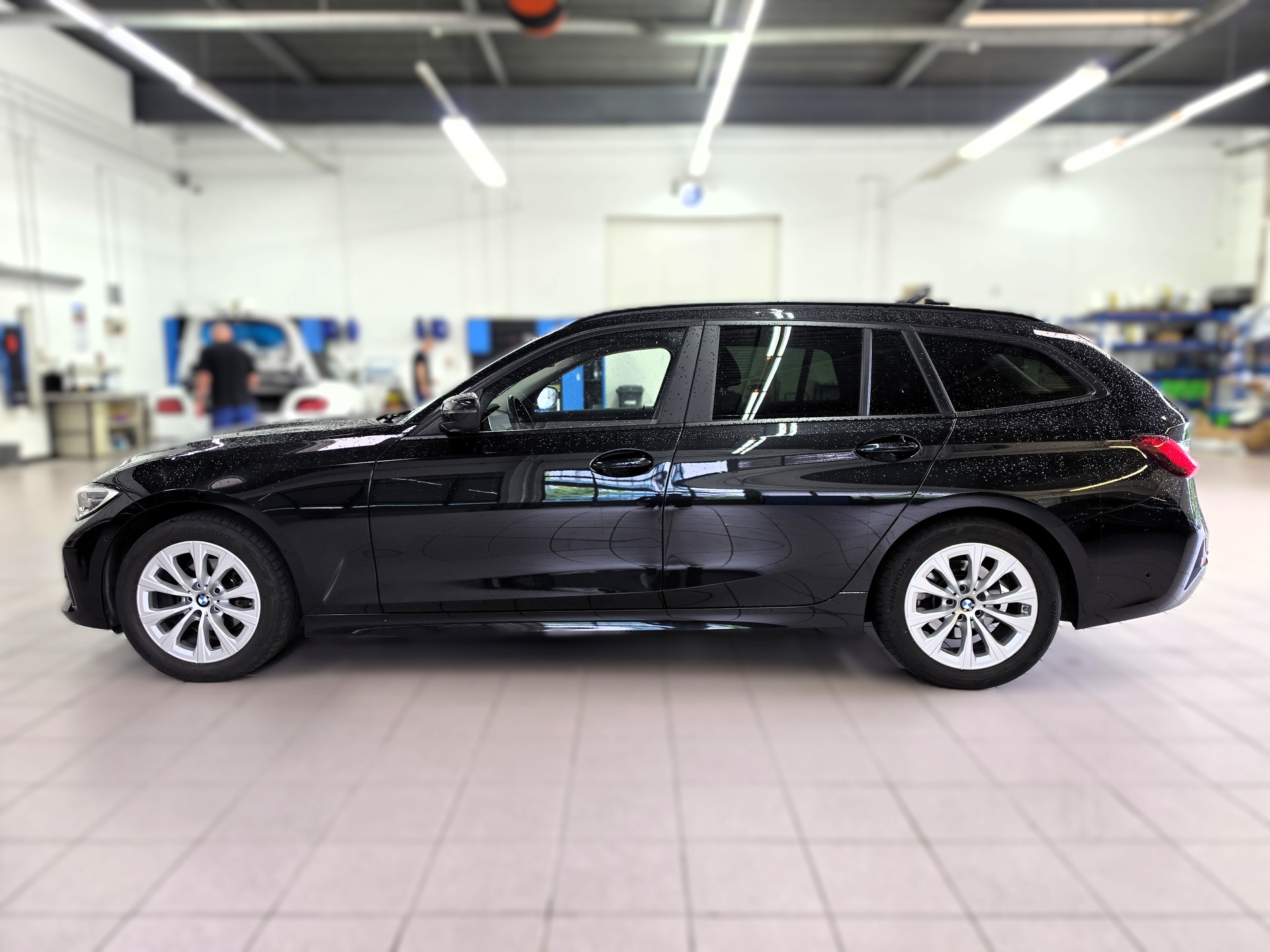 BMW 318d 48V Touring Steptronic-image-1